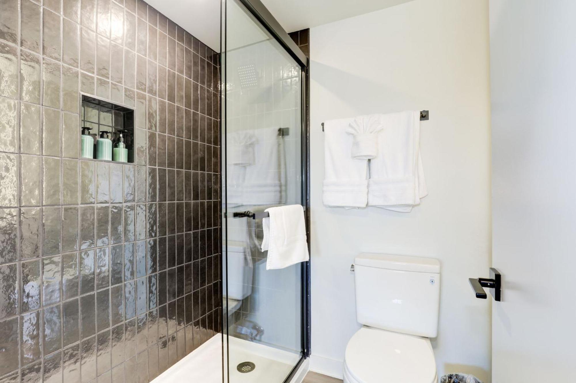 2Br Executive Apartment In Prime Location Arlington Ngoại thất bức ảnh